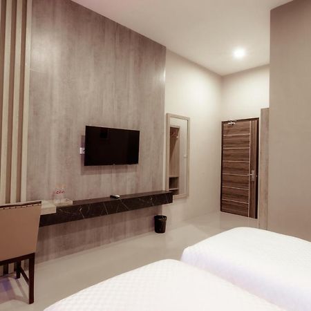 Giri Palma Hotel Malang Extérieur photo