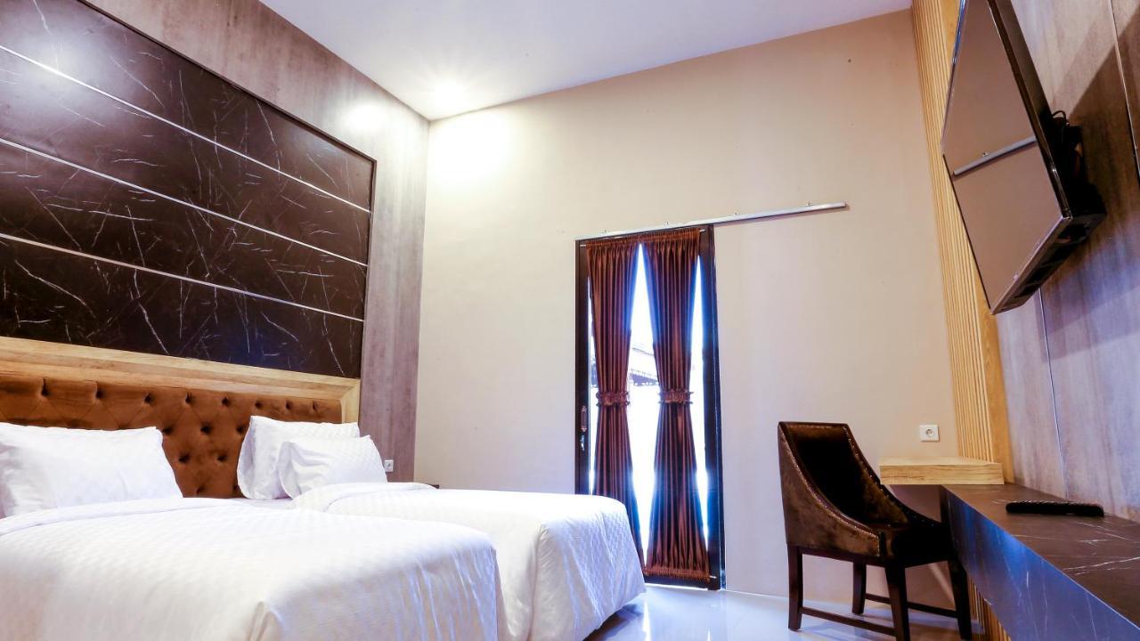 Giri Palma Hotel Malang Extérieur photo