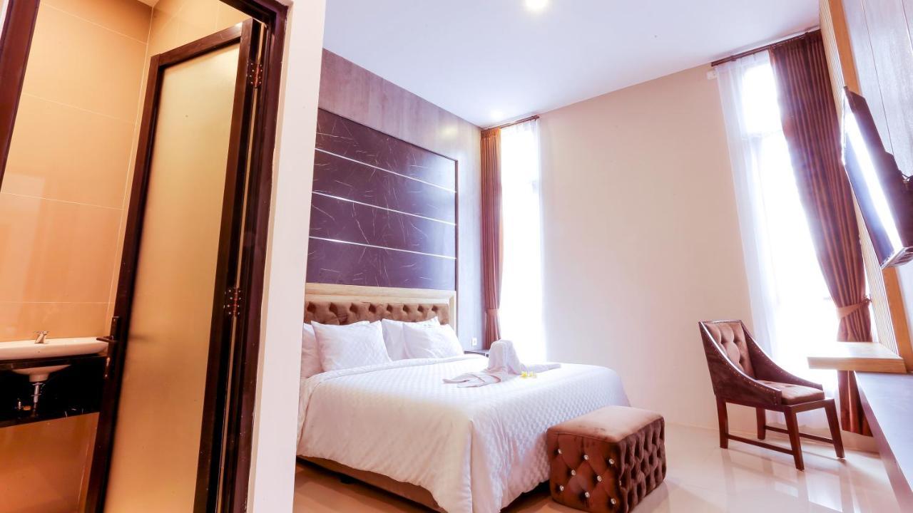 Giri Palma Hotel Malang Extérieur photo