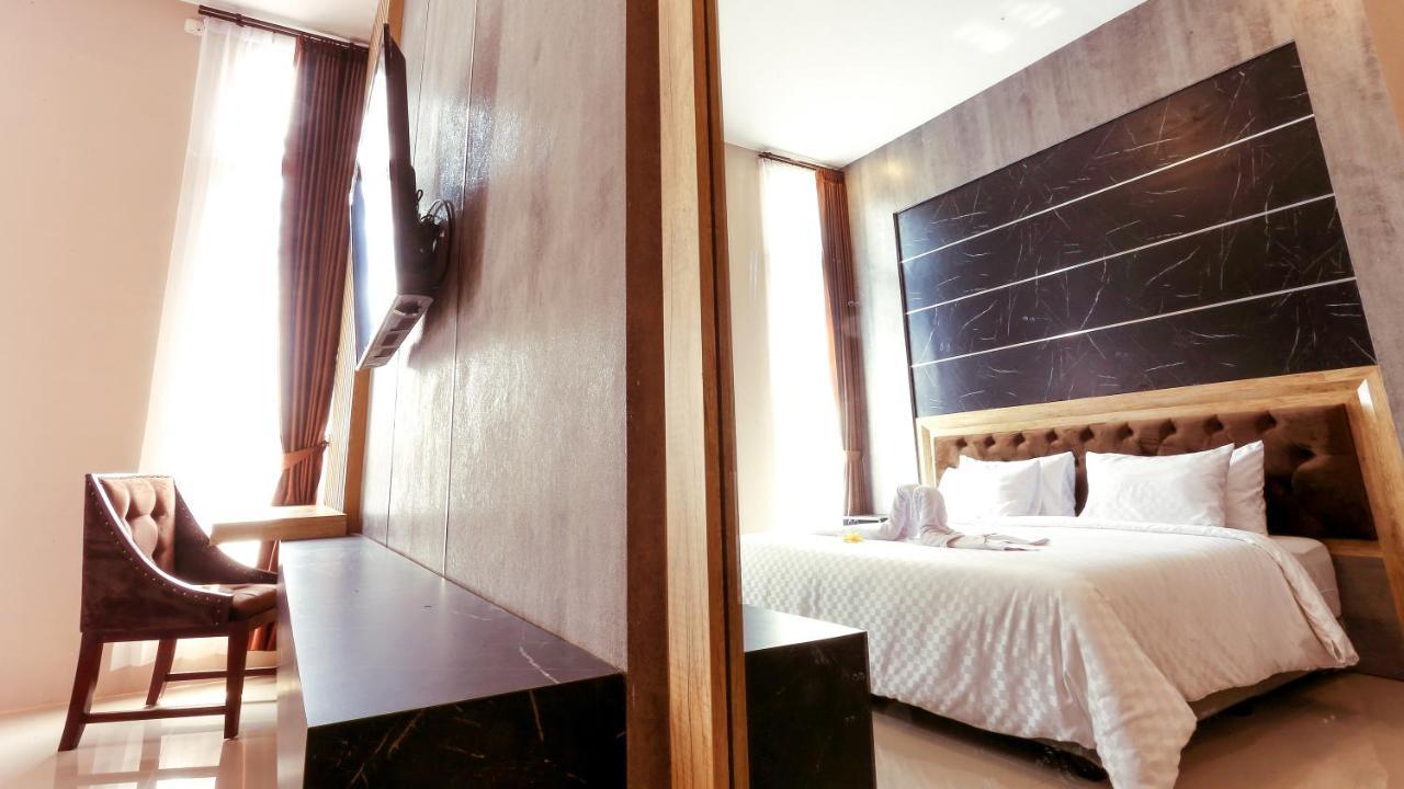Giri Palma Hotel Malang Extérieur photo
