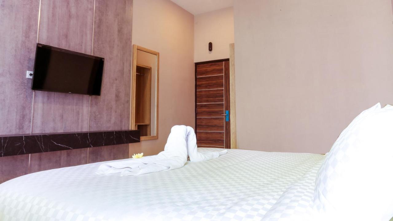 Giri Palma Hotel Malang Extérieur photo