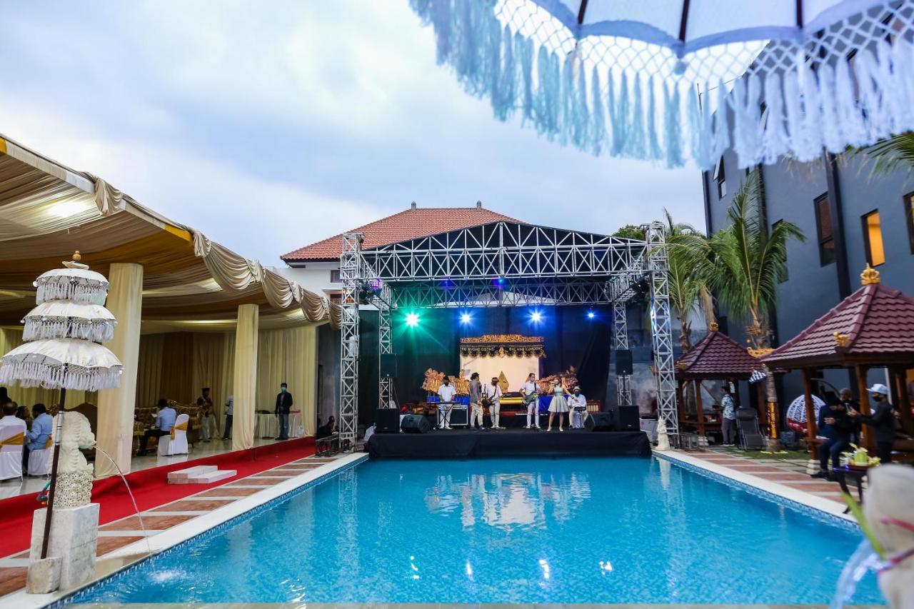 Giri Palma Hotel Malang Extérieur photo