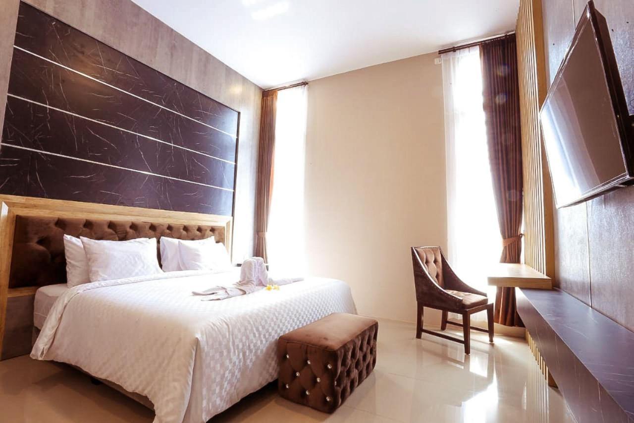 Giri Palma Hotel Malang Extérieur photo