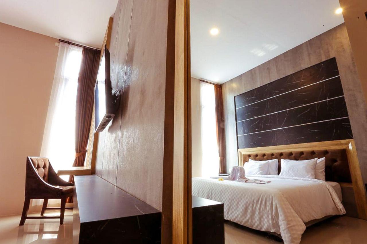 Giri Palma Hotel Malang Extérieur photo