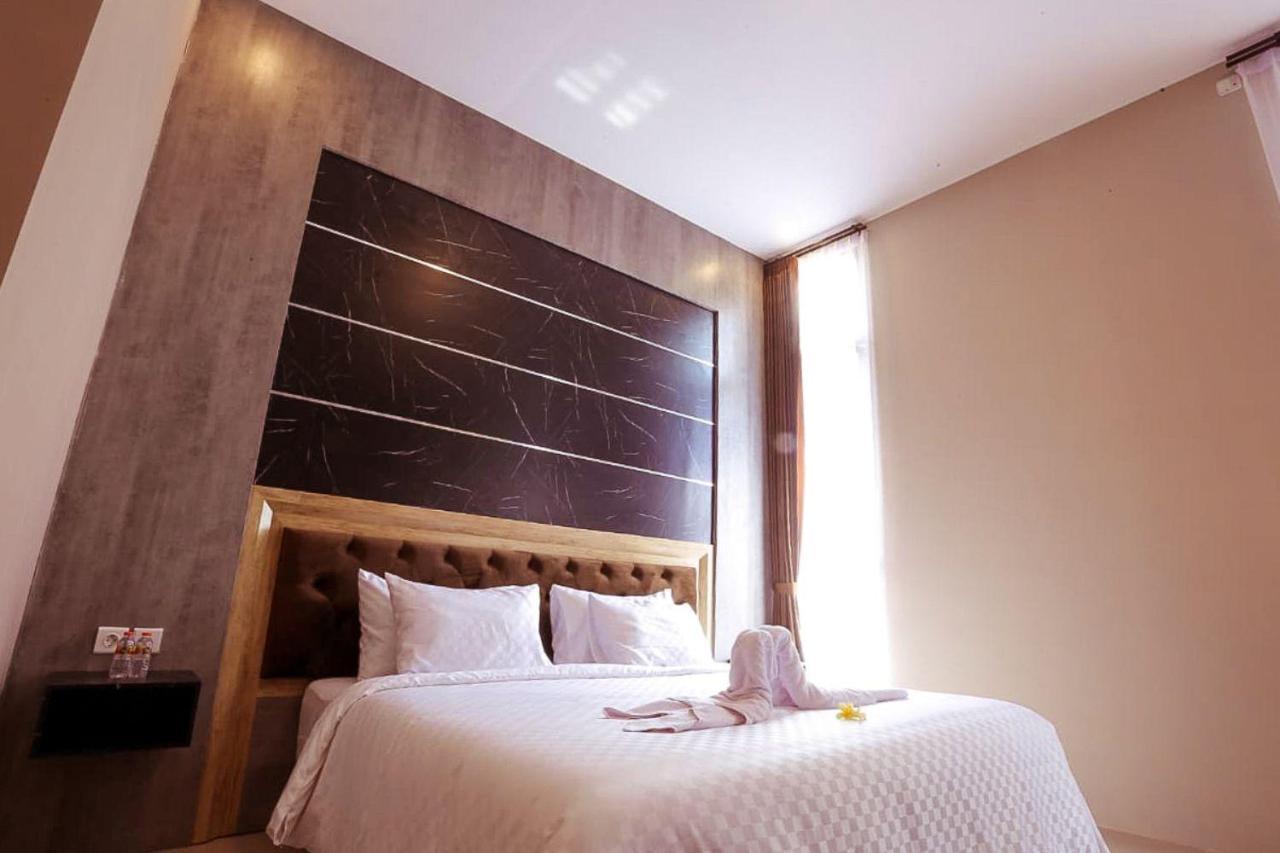 Giri Palma Hotel Malang Extérieur photo