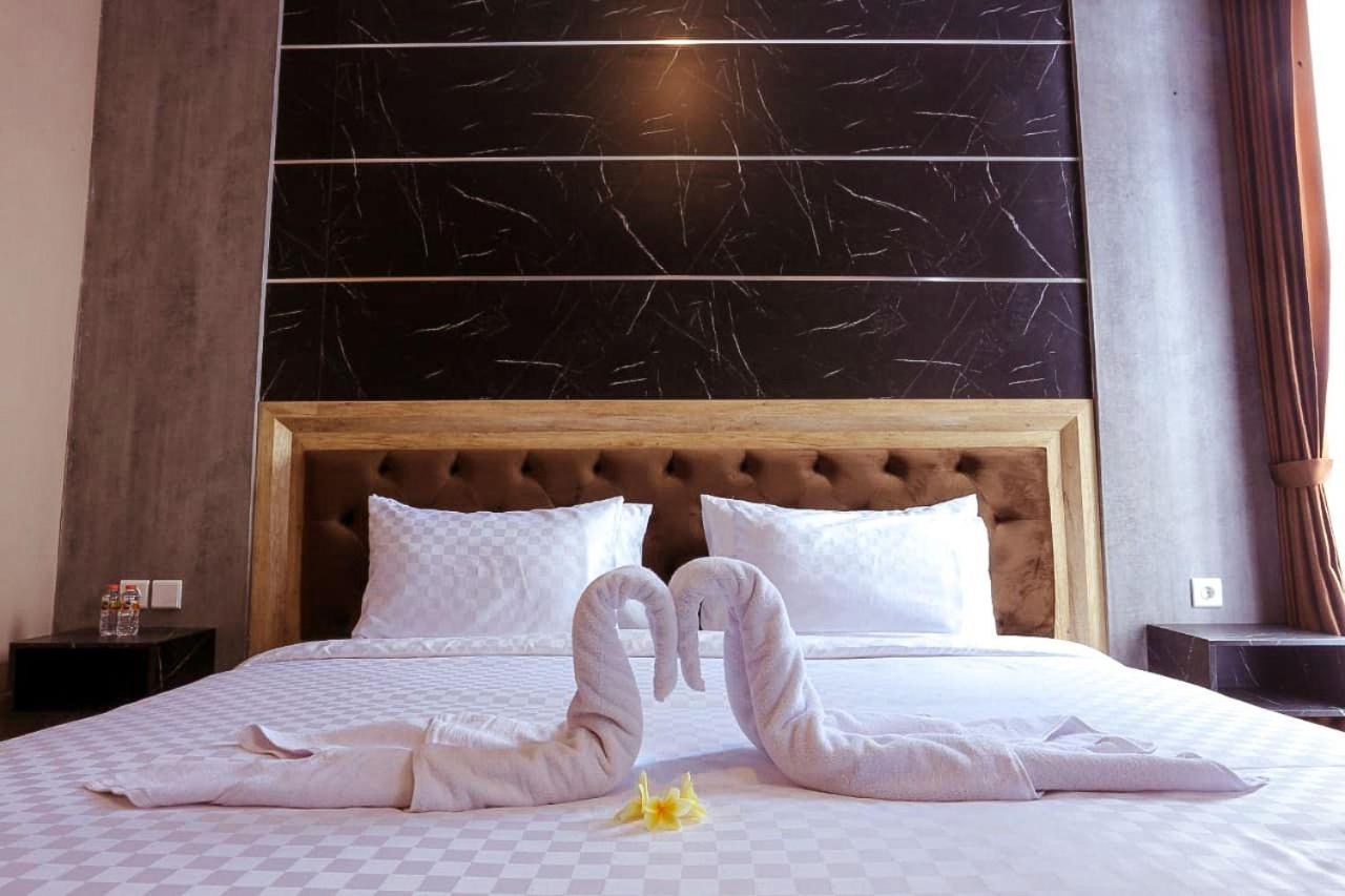 Giri Palma Hotel Malang Extérieur photo