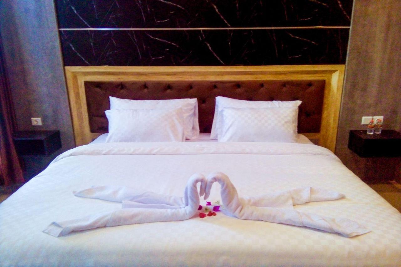 Giri Palma Hotel Malang Extérieur photo