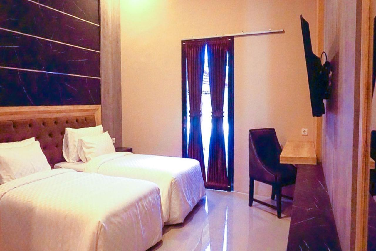 Giri Palma Hotel Malang Extérieur photo