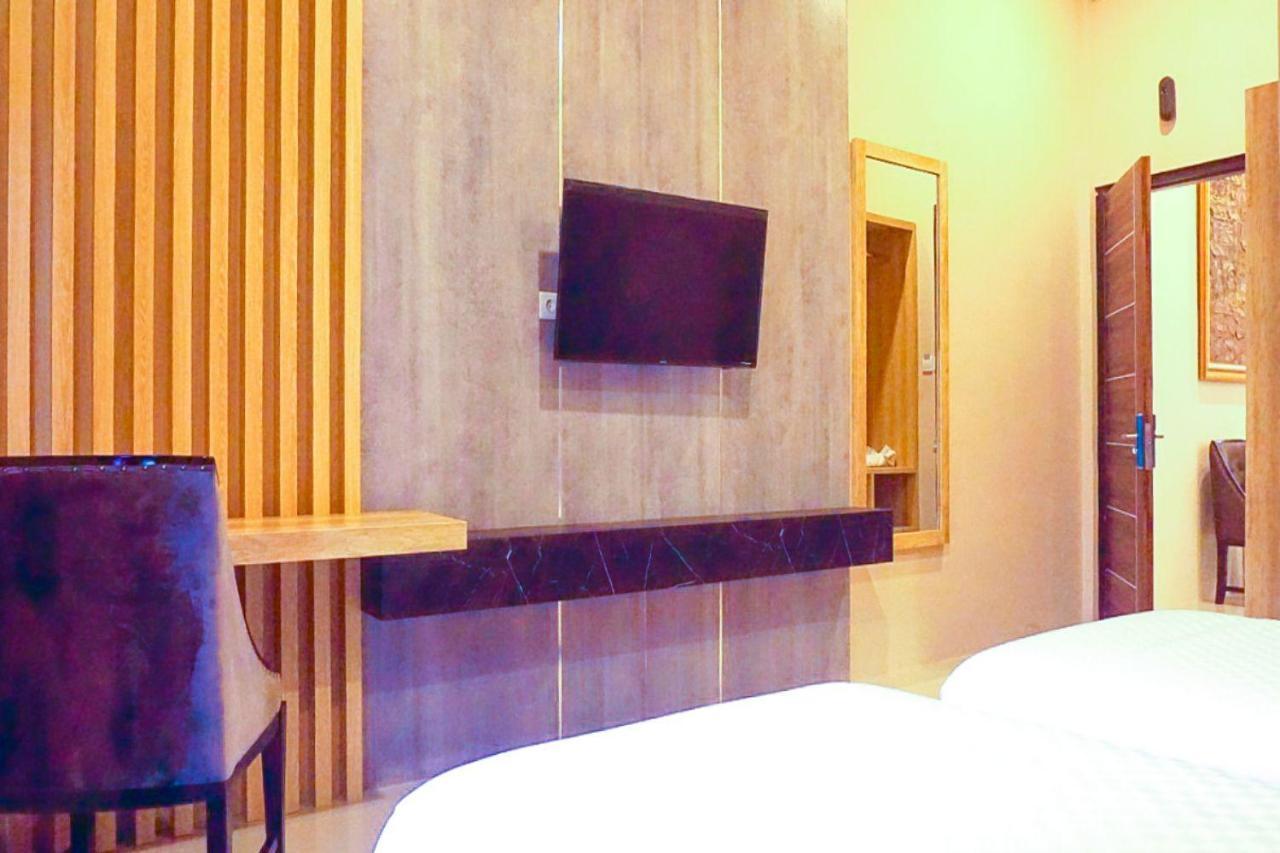 Giri Palma Hotel Malang Extérieur photo