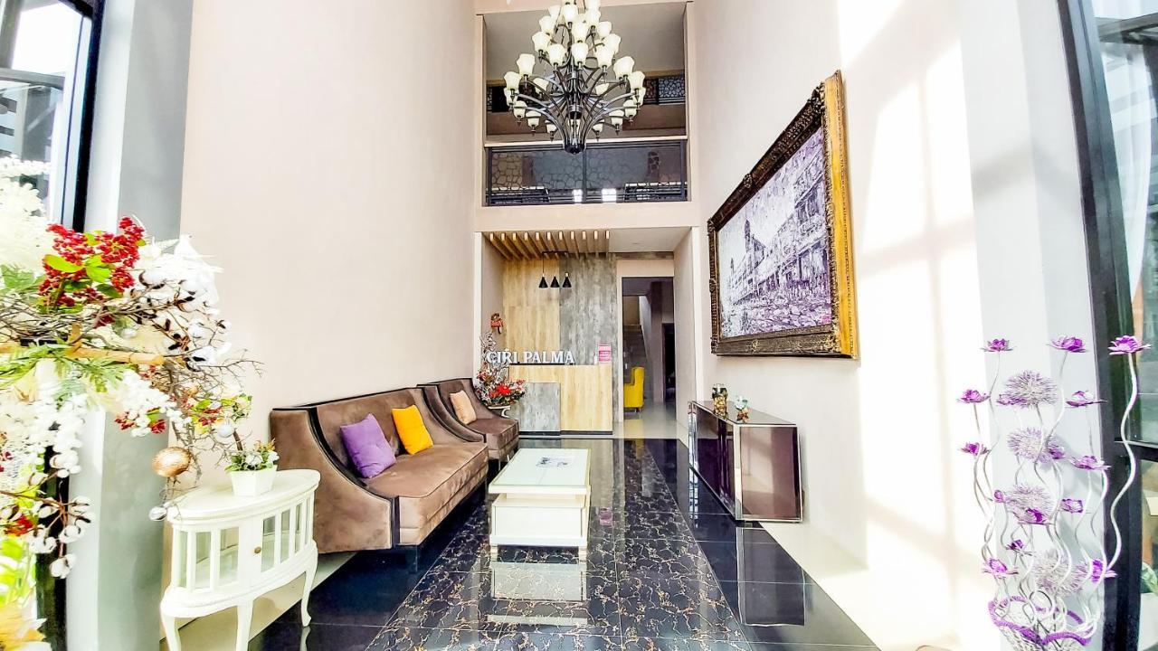 Giri Palma Hotel Malang Extérieur photo