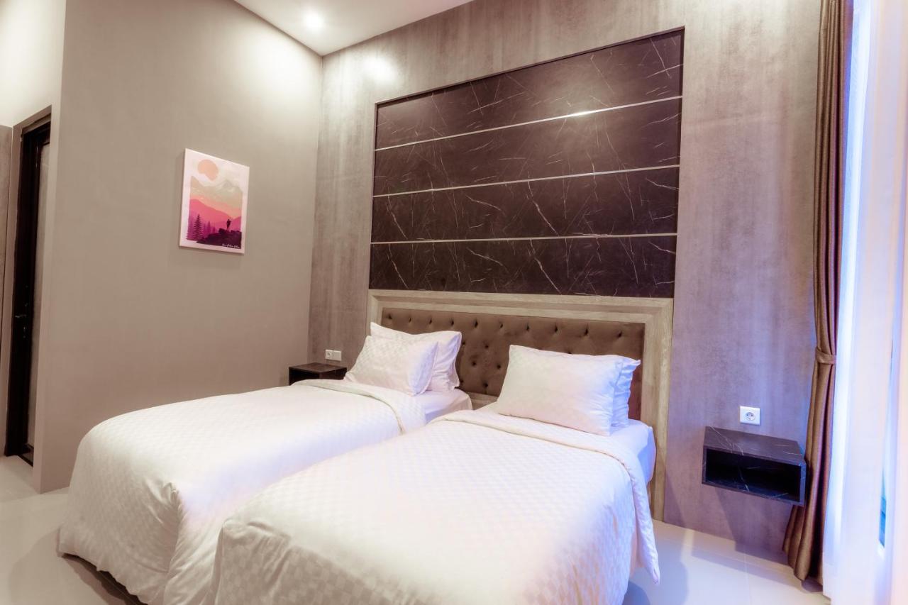 Giri Palma Hotel Malang Extérieur photo