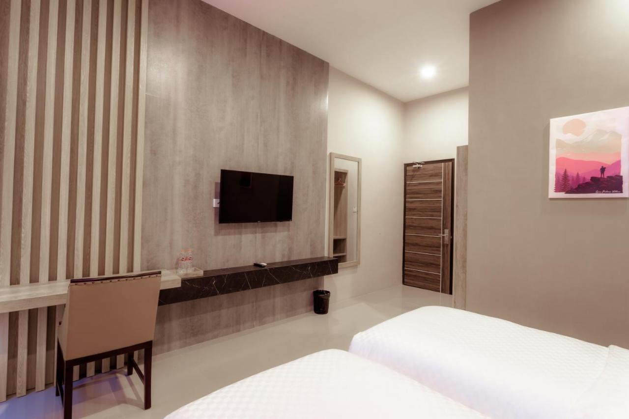 Giri Palma Hotel Malang Extérieur photo