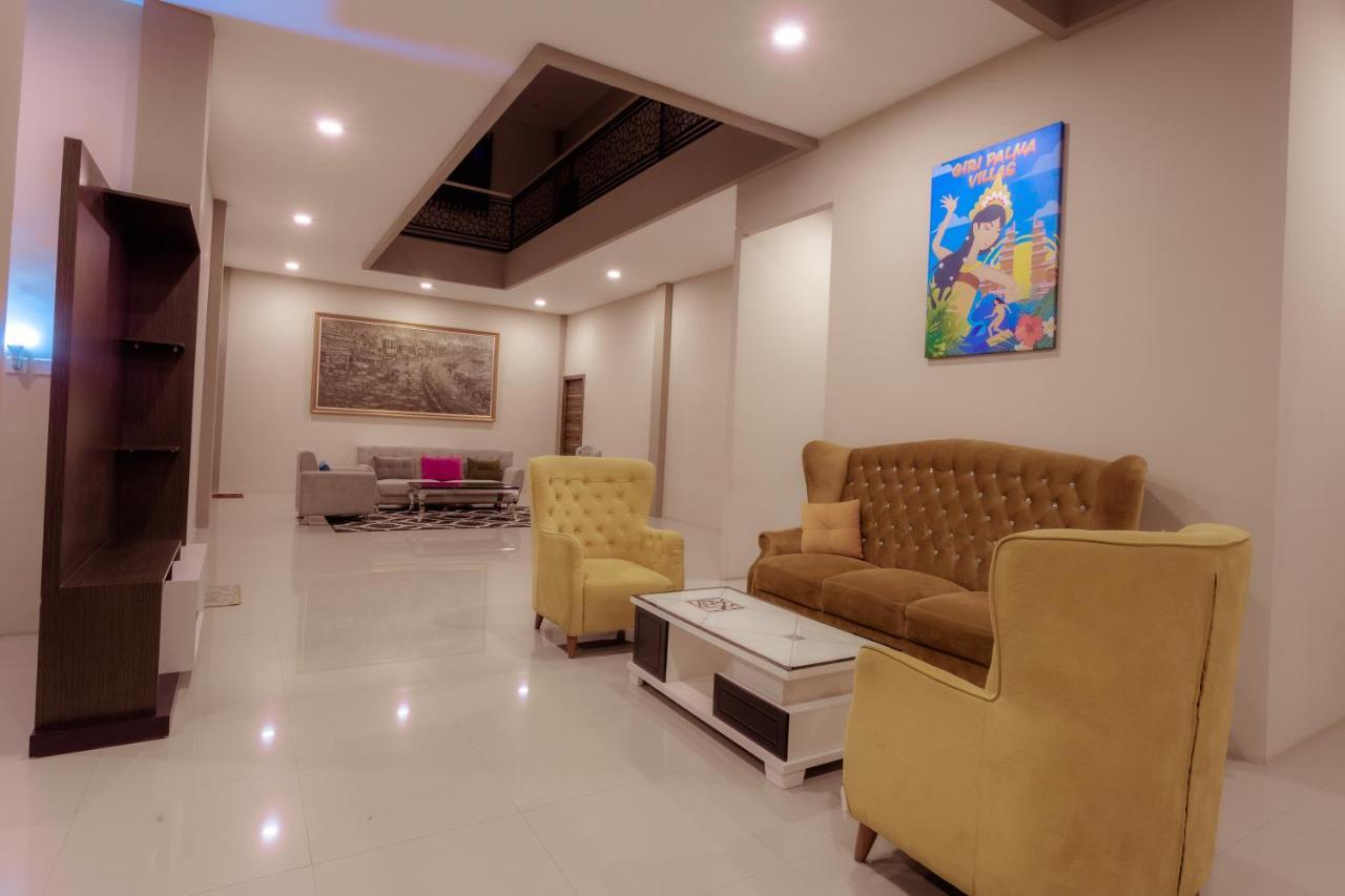 Giri Palma Hotel Malang Extérieur photo