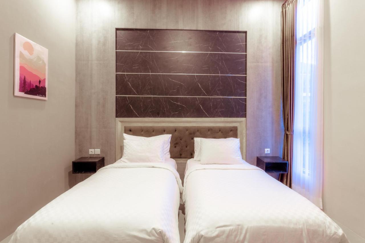 Giri Palma Hotel Malang Extérieur photo
