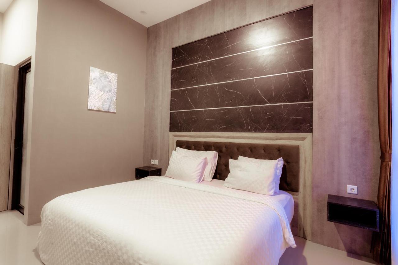 Giri Palma Hotel Malang Extérieur photo