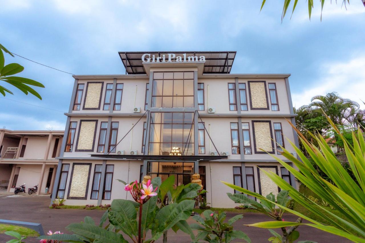 Giri Palma Hotel Malang Extérieur photo