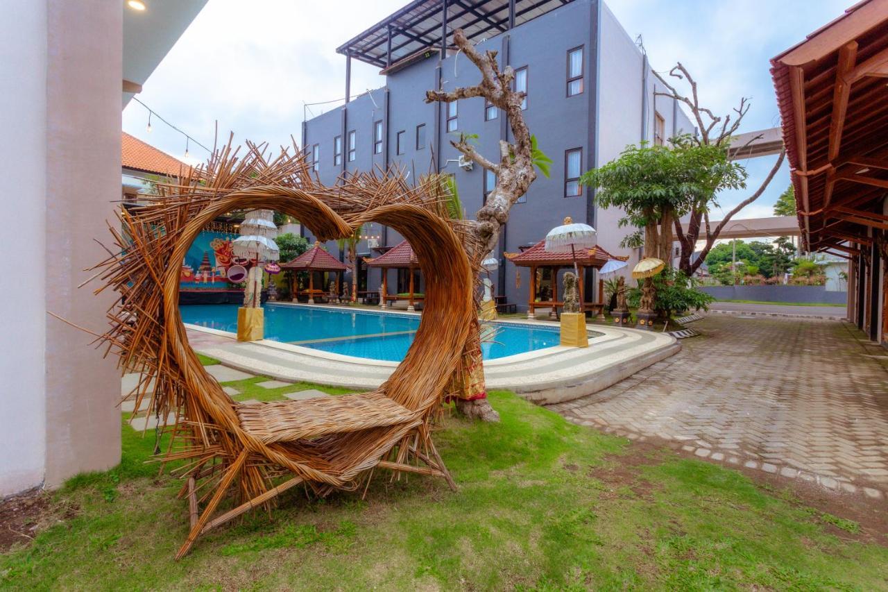 Giri Palma Hotel Malang Extérieur photo