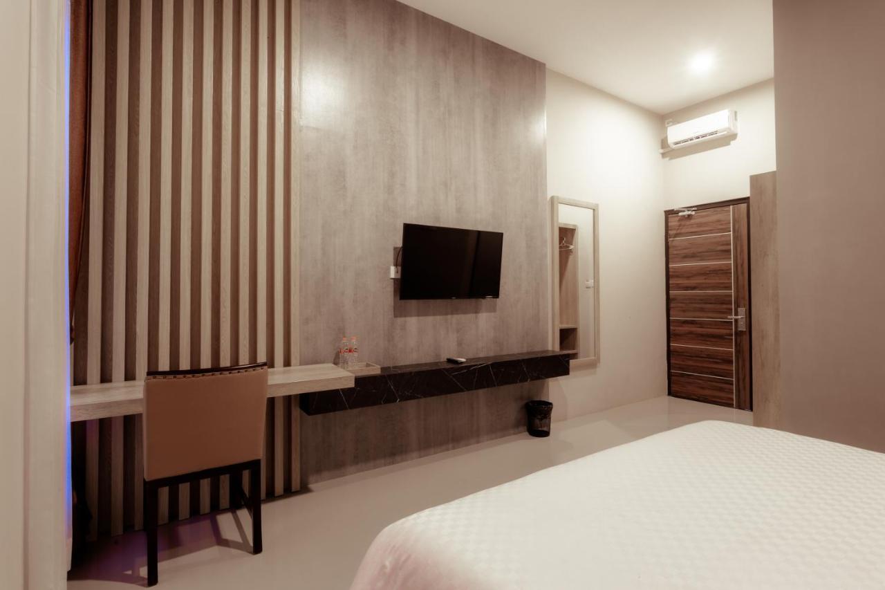 Giri Palma Hotel Malang Extérieur photo
