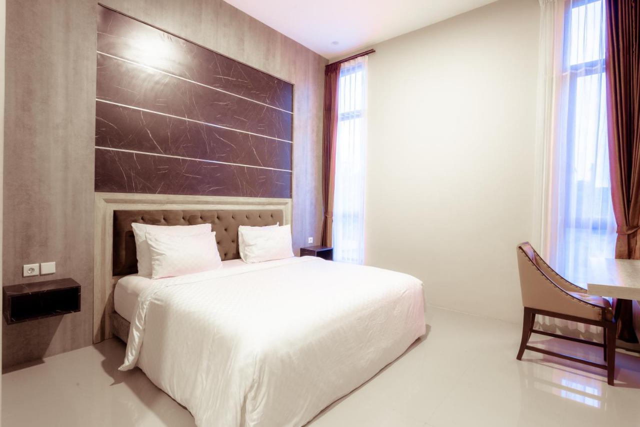 Giri Palma Hotel Malang Extérieur photo