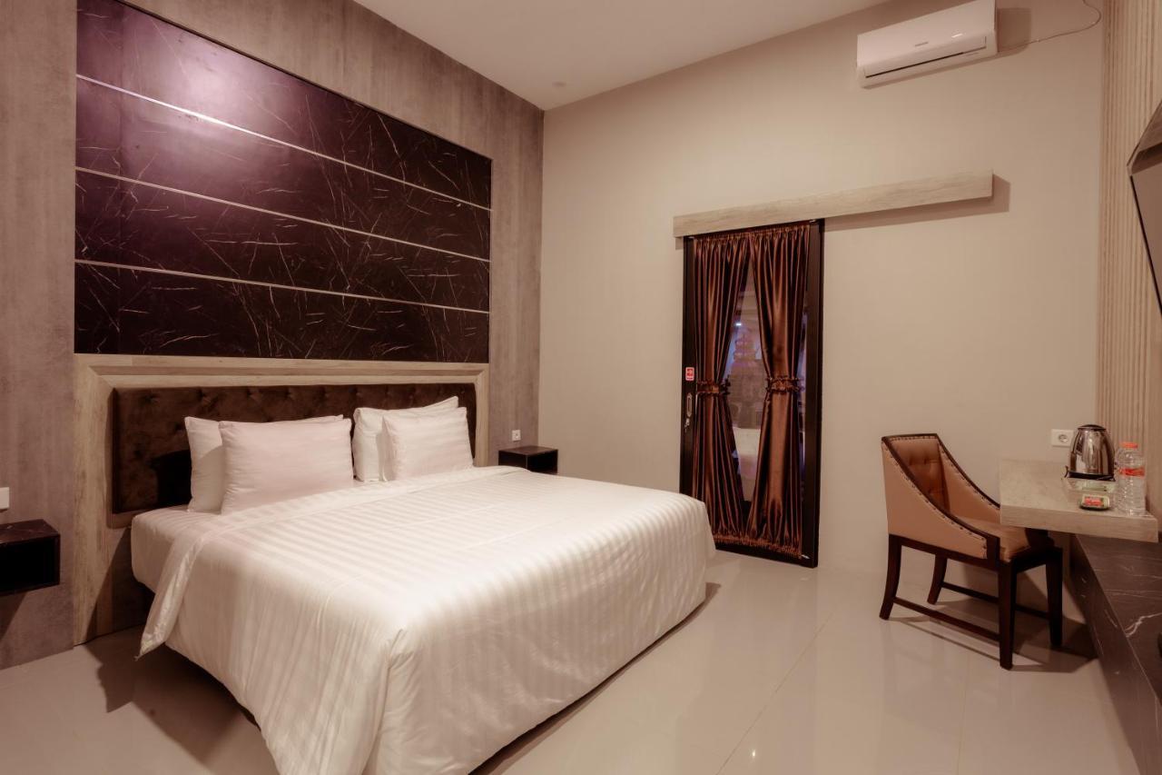 Giri Palma Hotel Malang Extérieur photo