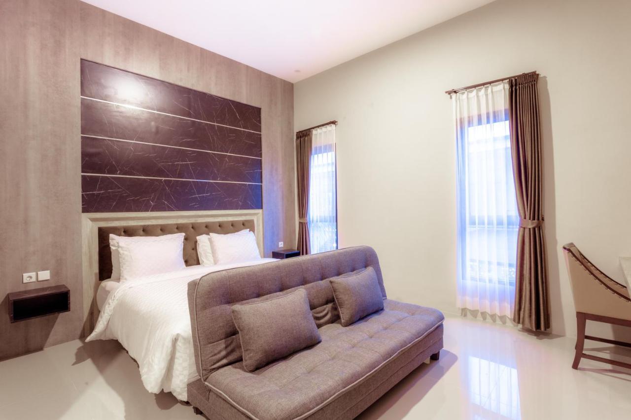 Giri Palma Hotel Malang Extérieur photo