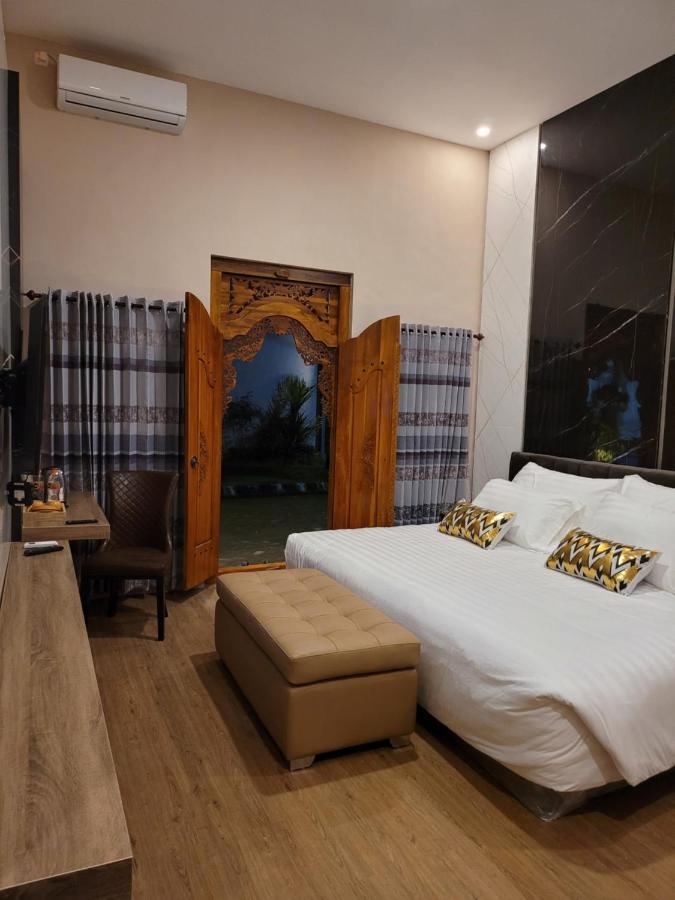 Giri Palma Hotel Malang Extérieur photo